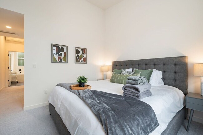 Building Photo - 6125 Sand Point Way NE