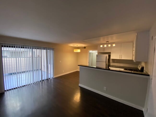 Building Photo - 1400 Edgemont