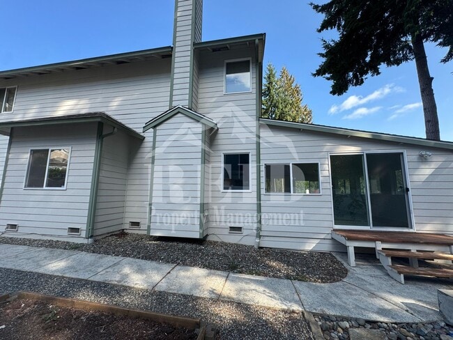 Building Photo - 979 NW Calypso Cir