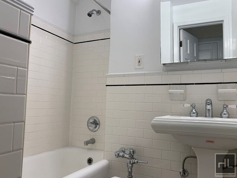 Building Photo - Christopher Street