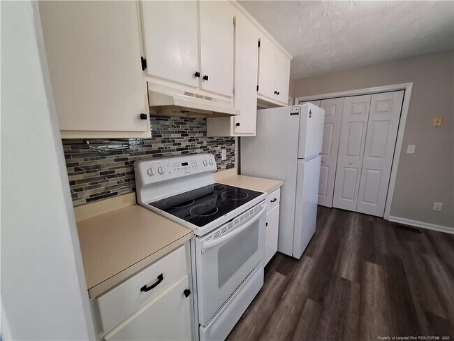 Building Photo - 2450 Paintersmill Dr