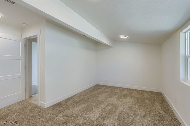 Building Photo - 663 D Ave
