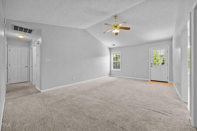 Building Photo - 450 Main St