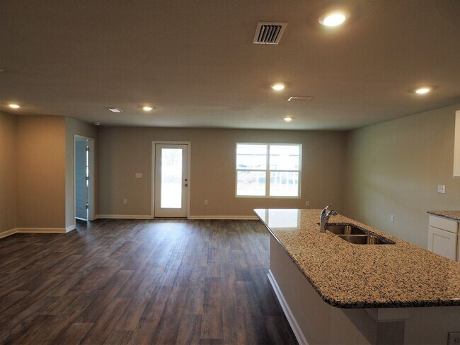 Building Photo - 7421 Brompton Dr