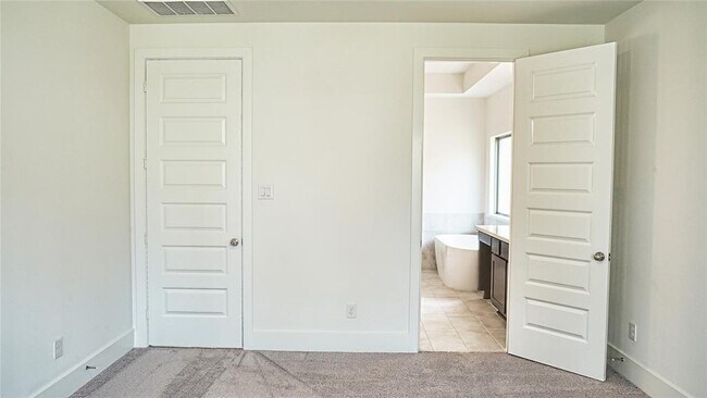 Building Photo - 7102 Grassland Vis Ln