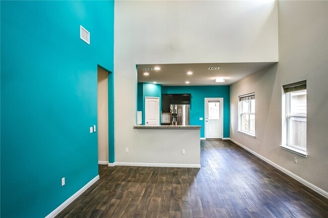Building Photo - 605 Callahan Ln