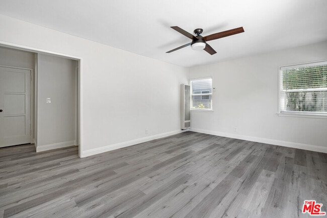 Building Photo - 908 Venezia Ave