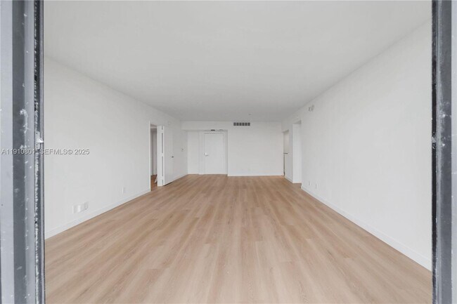 Building Photo - 780 NE 69th St