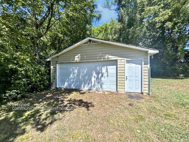 Building Photo - 403 Nokes Ct