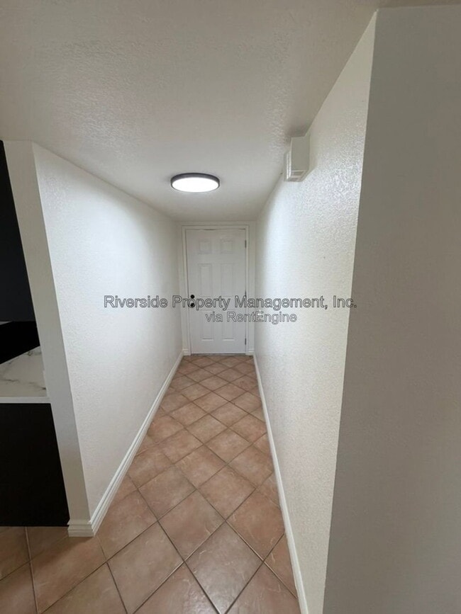 Building Photo - 4500 Sutton Pl