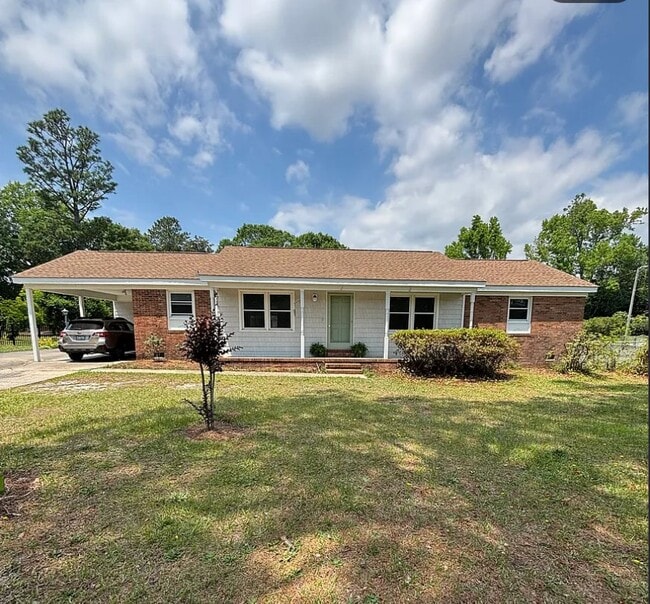Building Photo - 4905 College Acres Dr