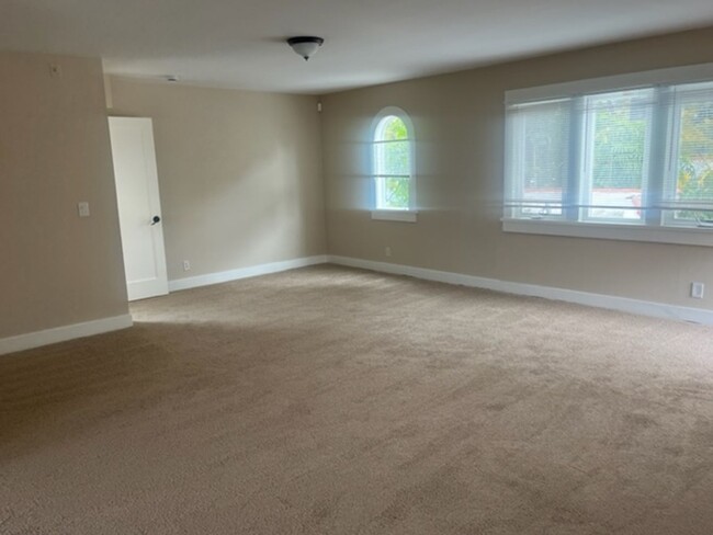 Building Photo - FULLERTON 3 BEDROOM 2 BATH $3775 WITH GARA...