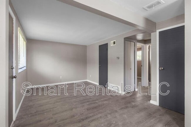 Building Photo - 491 S Holmes Ave