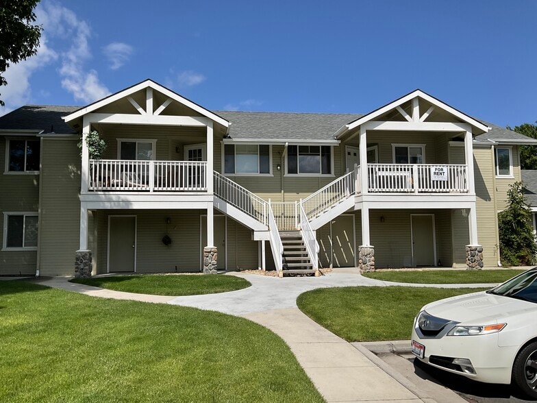 Exterior - 459 W State St