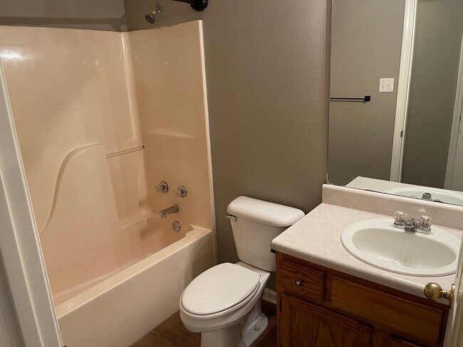 Building Photo - 716 Rosewood Dr