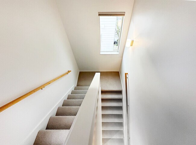 Building Photo - 3bd/2ba Seattle Townhome