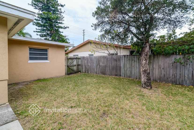 Building Photo - 10771 63rd Ave N