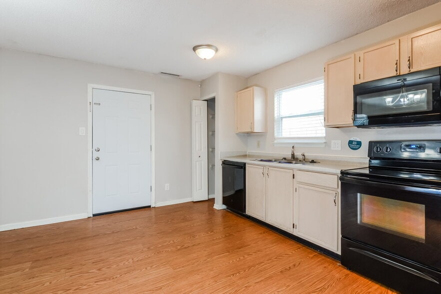 Building Photo - 35 Frostwood Ln