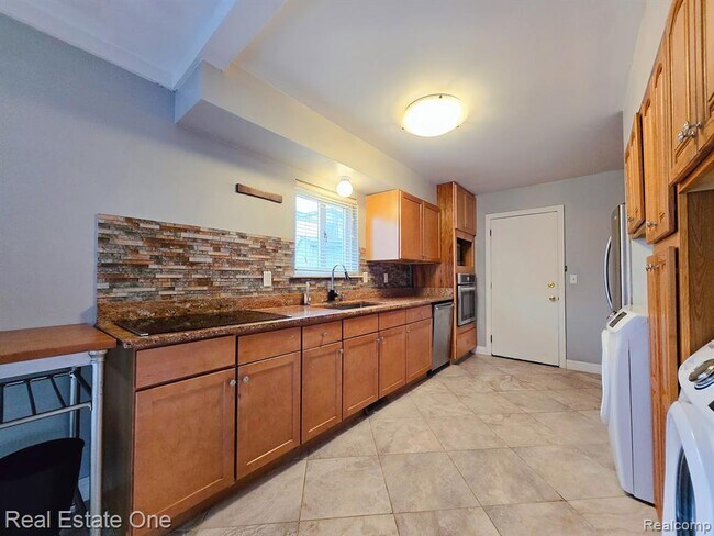 Building Photo - 2287 Strader Dr