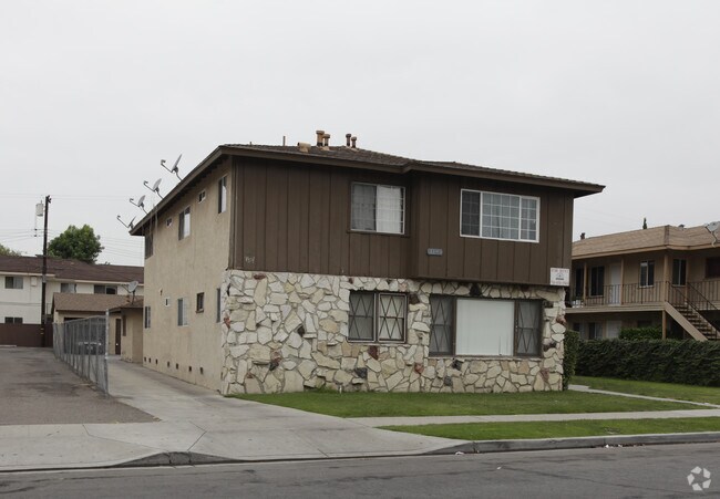 Building Photo - 1145 N Mayfair Ave