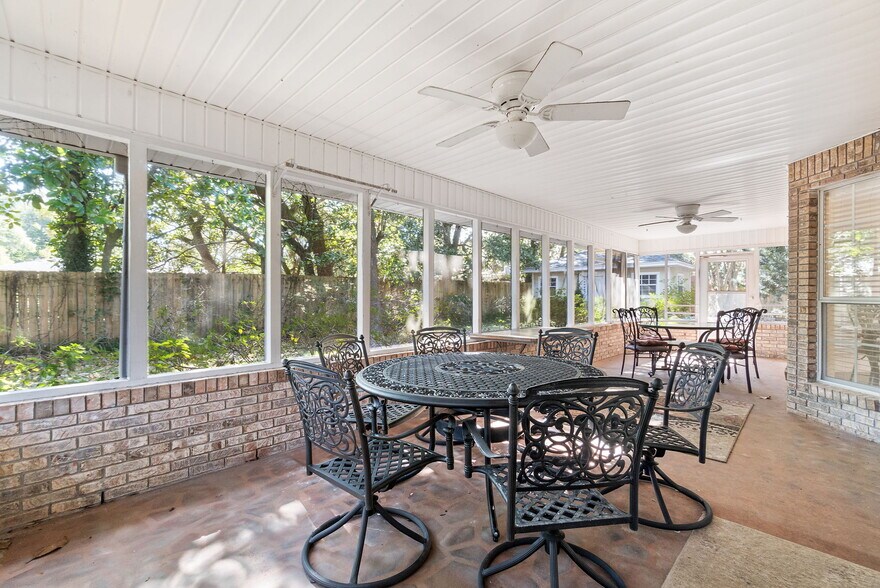 Building Photo - 4139 Sandy Bluff Dr W