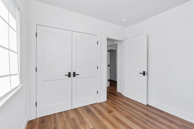 Building Photo - Modern Farmhouse w/ Pool and Paid Utilities