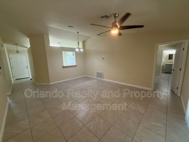 Building Photo - 1726 Pineview Ave