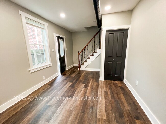 Building Photo - 432 W Lemon St