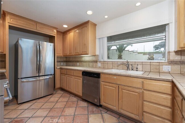 Building Photo - 3431 S Peck Ave