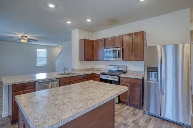 Building Photo - 67 Bostick Ln