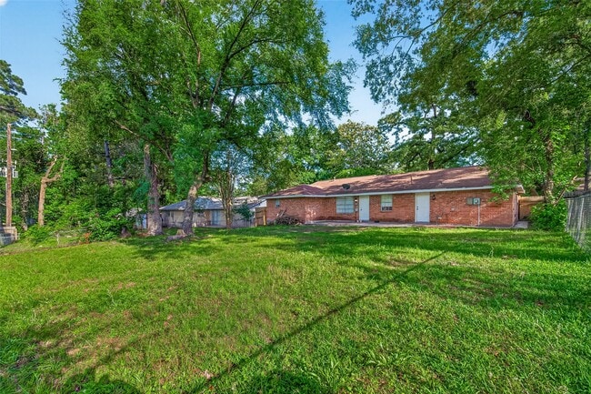 Building Photo - 3318 Kentwood Dr