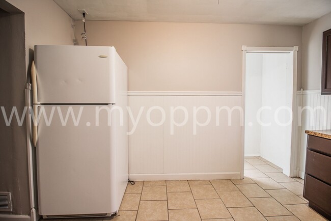 Building Photo - 2 Bed / 1 Bath House - 30th & Seward