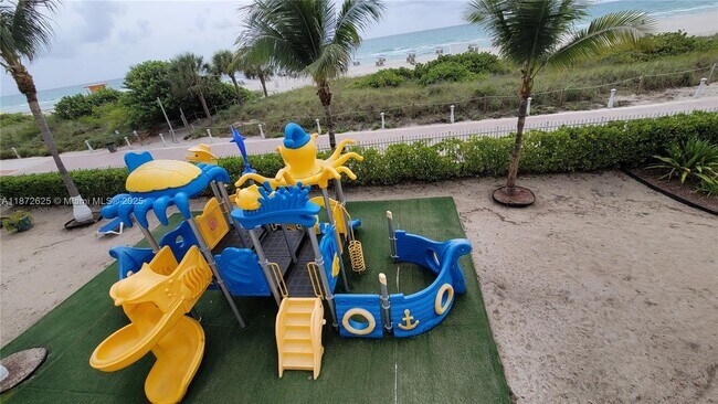 Building Photo - 6039 Collins Ave