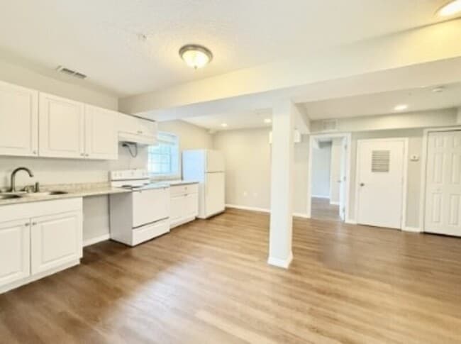 Building Photo - 425 F St