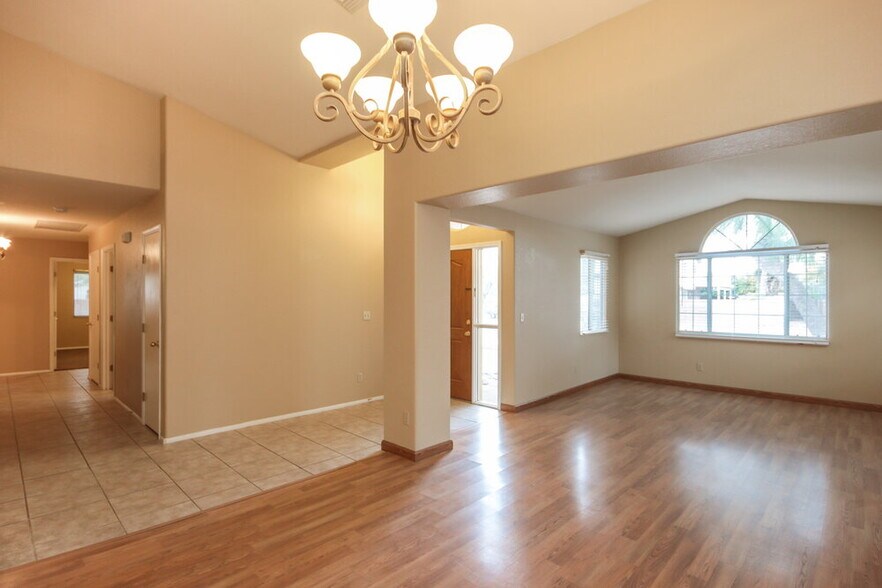 Building Photo - 8915 N Veridian Dr