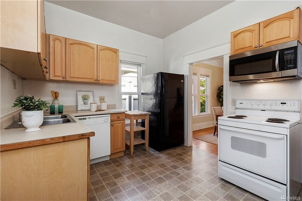 Building Photo - 5511 Brooklyn Ave NE