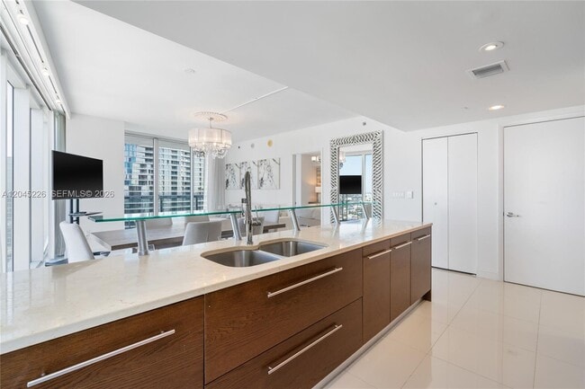 Building Photo - 475 Brickell Ave