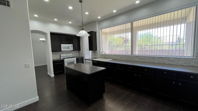 Building Photo - 3342 N Boulder Canyon