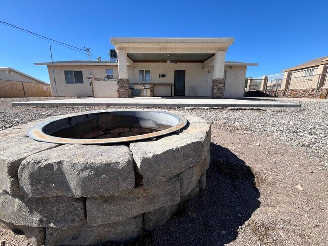 Building Photo - 3 Bedroom - 2 Bath Home