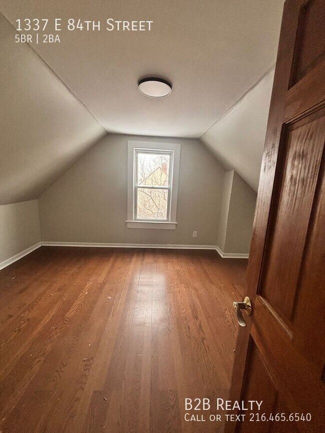 Building Photo - 1337 E 84th St