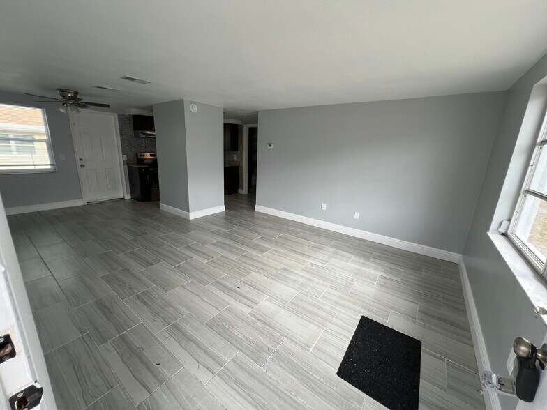 Building Photo - 5333 Pasadena Dr