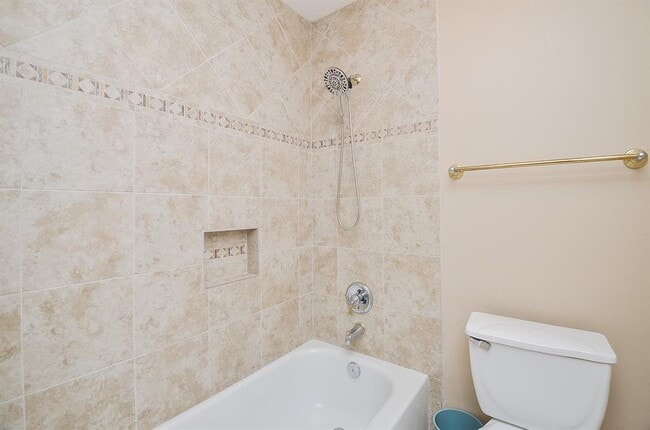 Building Photo - 5835 Stratford Gardens Dr