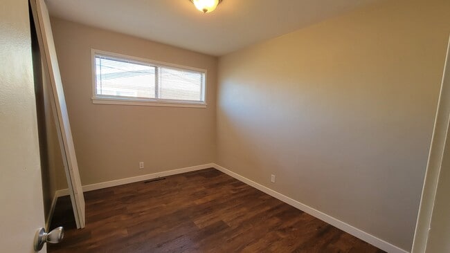 Building Photo - 1107 Topaz Dr