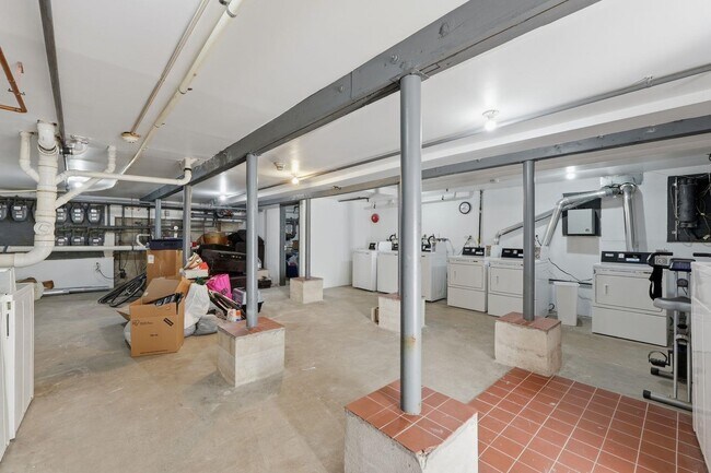 Building Photo - 457 2nd St