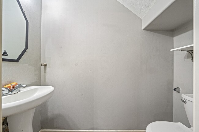 Building Photo - 6727 High Stone Ln