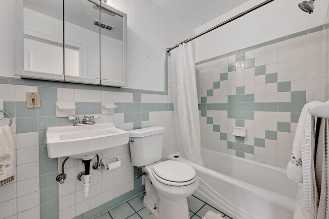 Building Photo - 5313 Martin Ave
