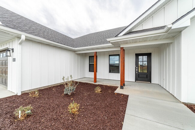Building Photo - 4604 Estacada Dr