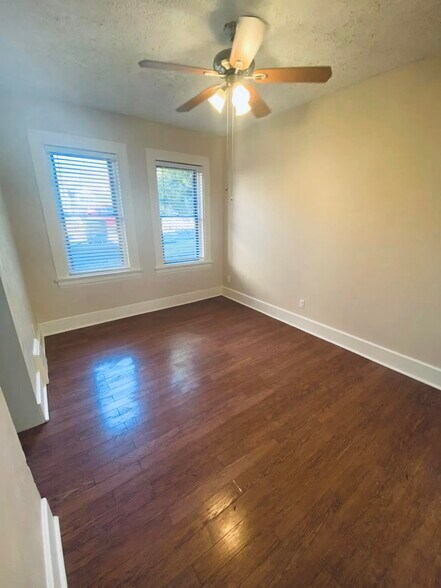 Building Photo - 110 Collier St