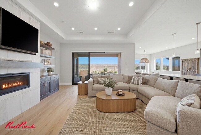Building Photo - 4 Bedroom Home with Gorgeous Views