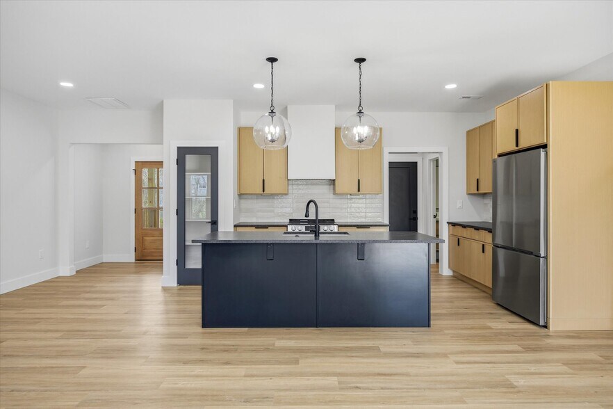 Building Photo - 116 Winstead St SW